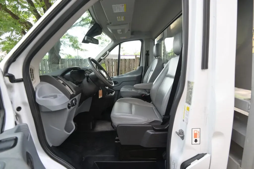 Ford Transit photo 23