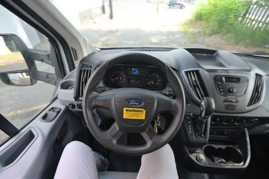 Ford Transit photo 27