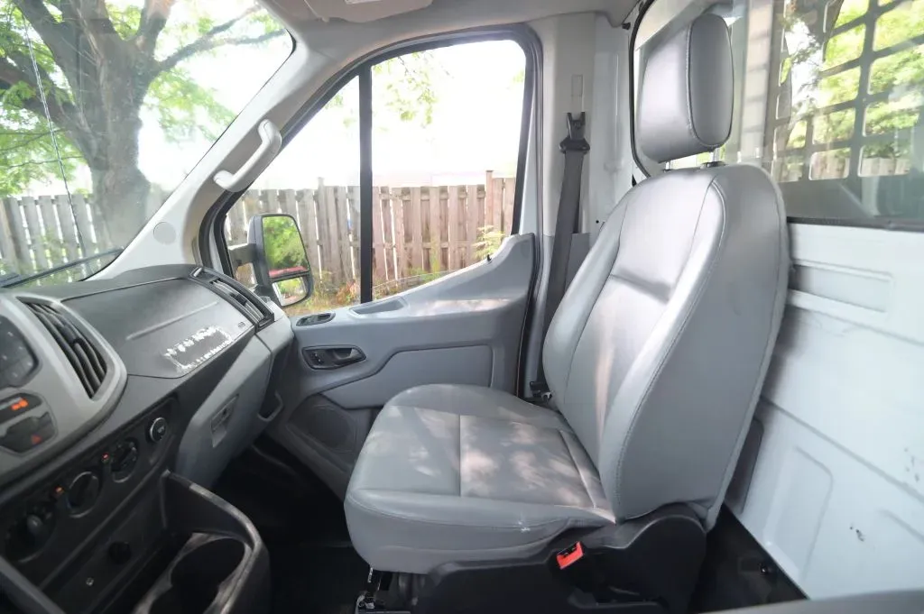 Ford Transit photo 33