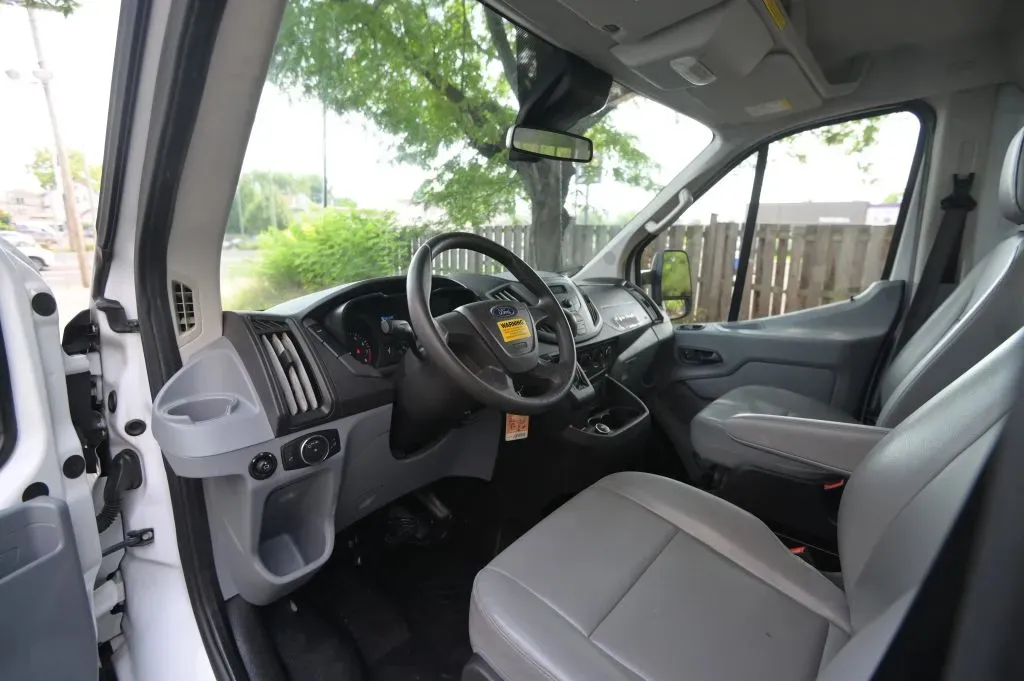 Ford Transit photo 24