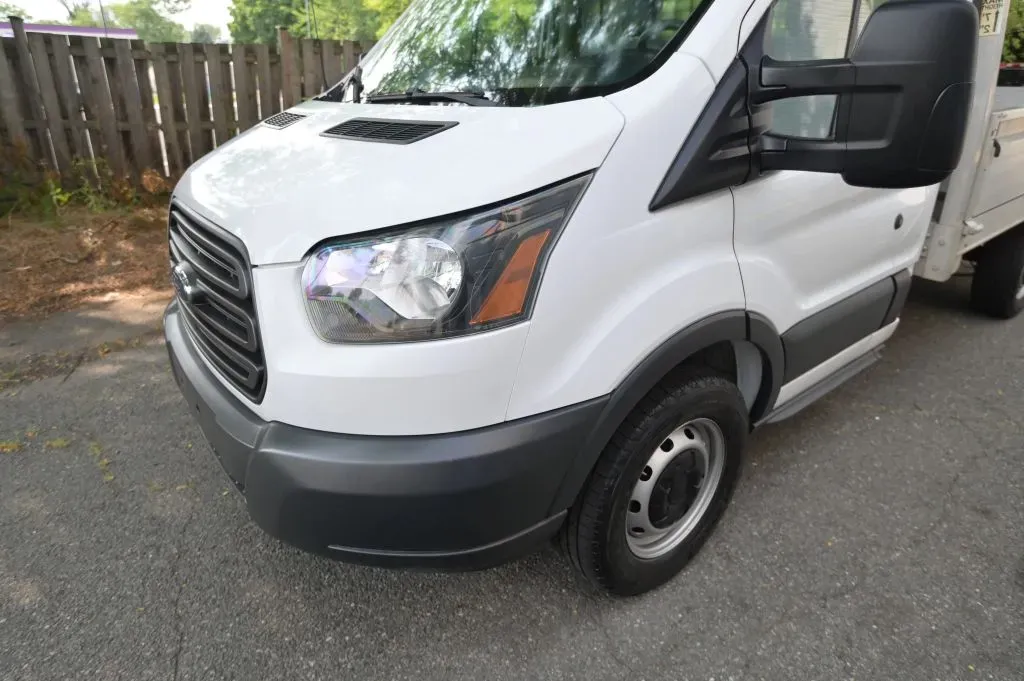 Ford Transit photo 9