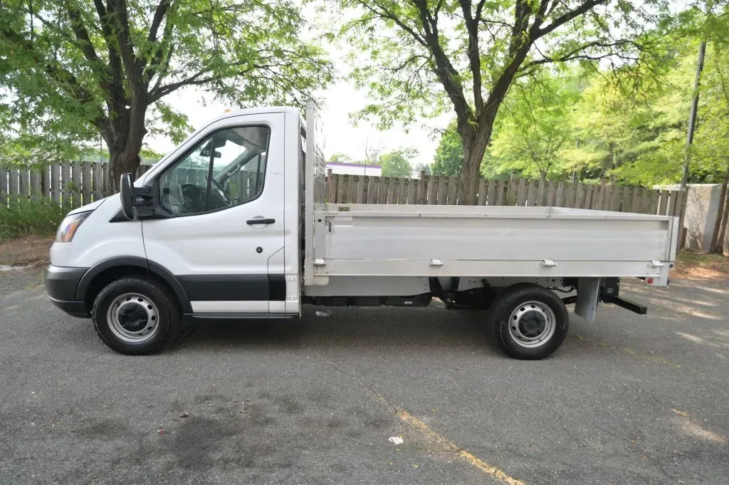 Ford Transit photo 2