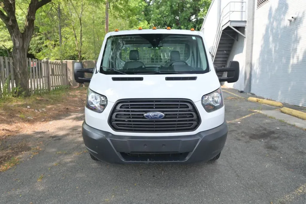 Ford Transit photo 8