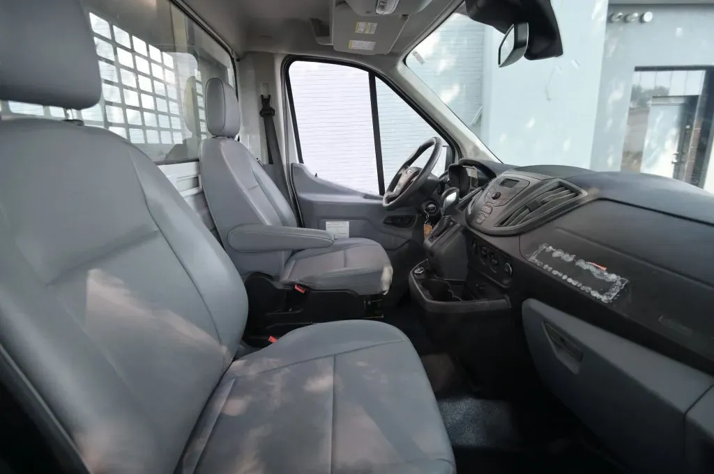 Ford Transit photo 36