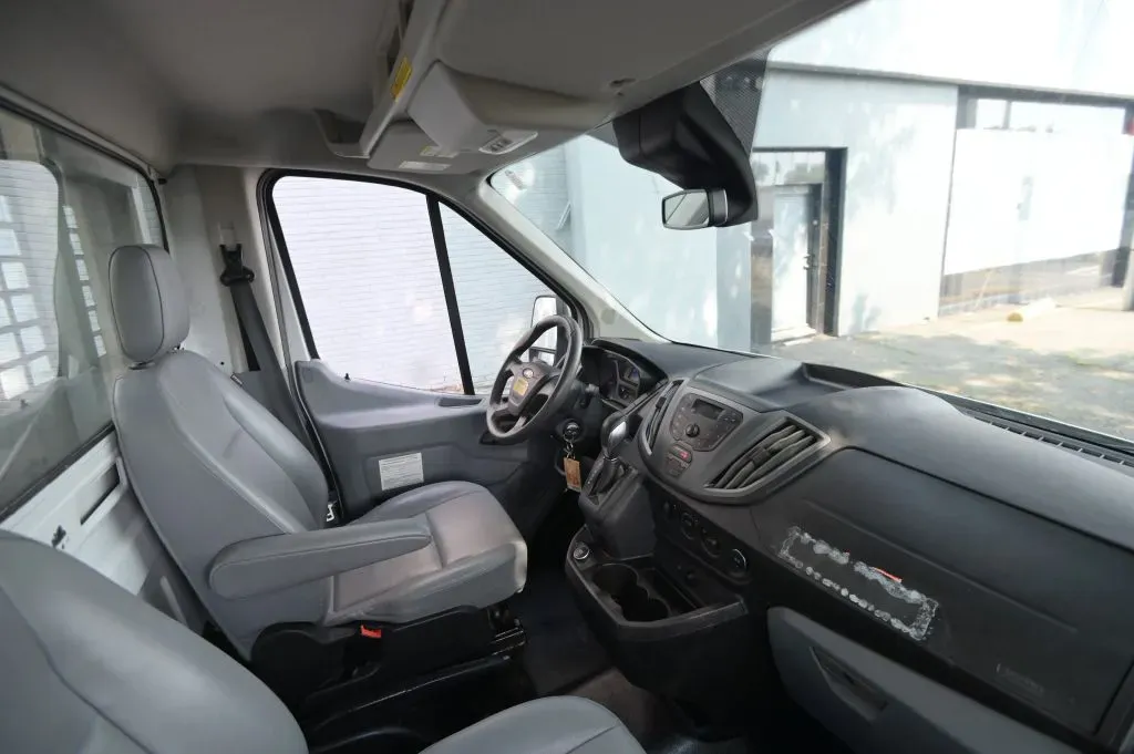 Ford Transit photo 38