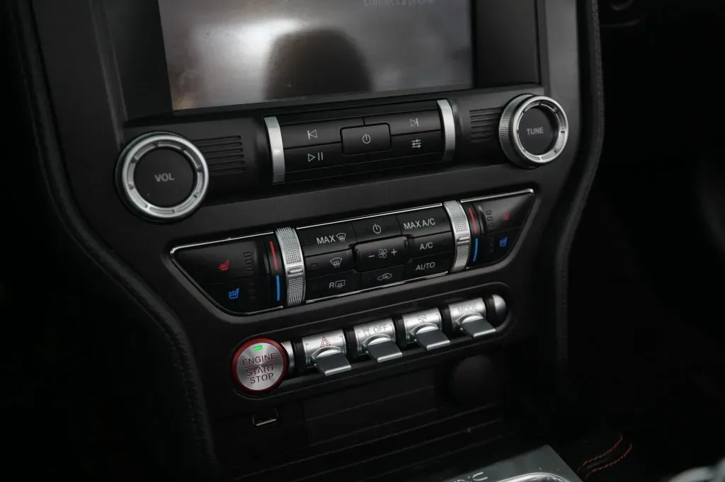 Ford Mustang photo 27