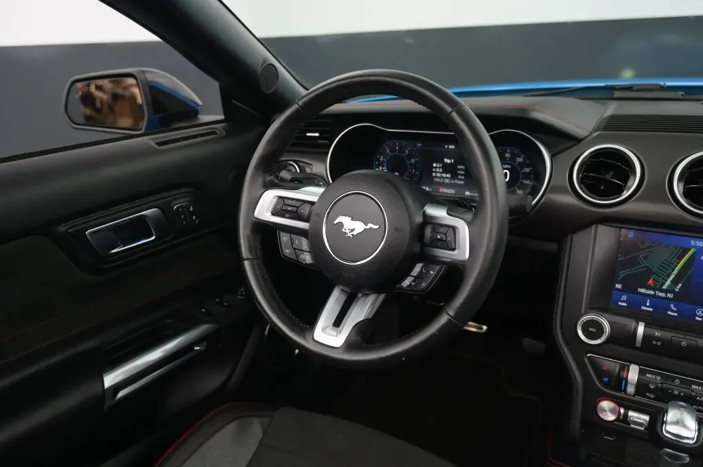 Ford Mustang photo 33