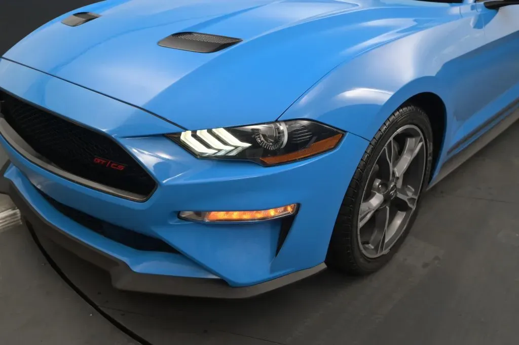 Ford Mustang photo 8