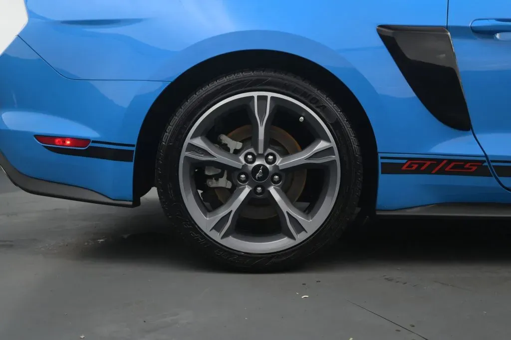 Ford Mustang photo 18