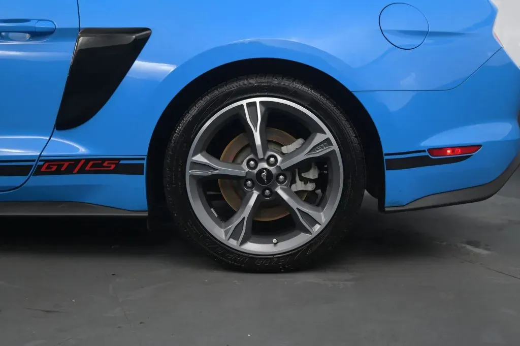 Ford Mustang photo 14