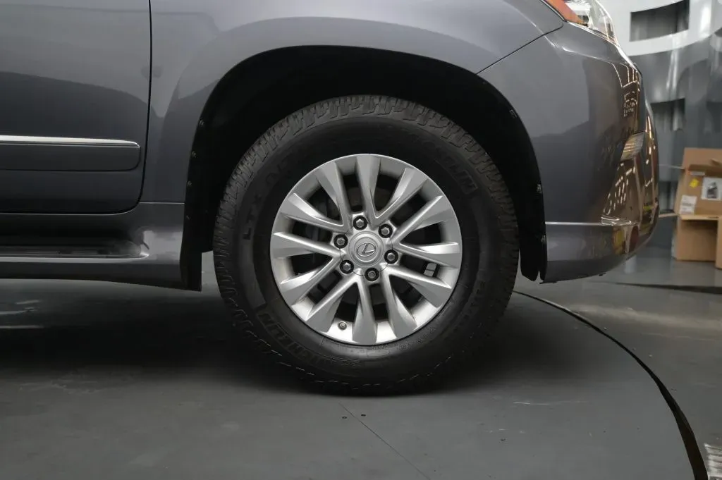 Lexus GX photo 18