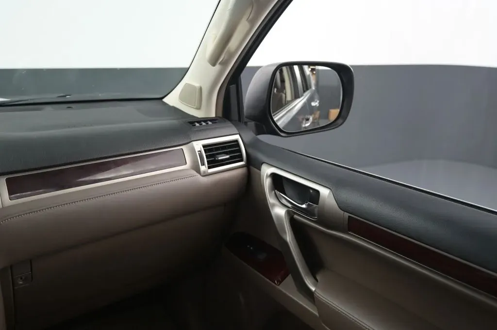 Lexus GX photo 34