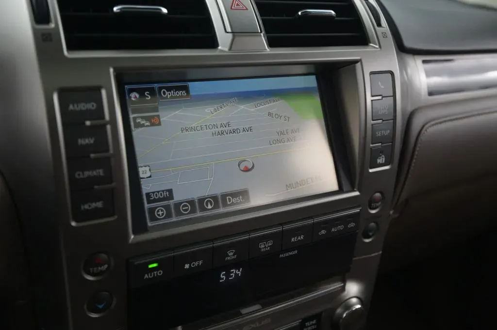 Lexus GX photo 25