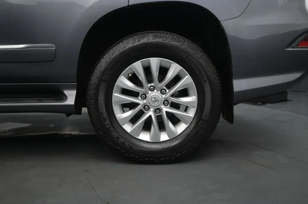 Lexus GX photo 14