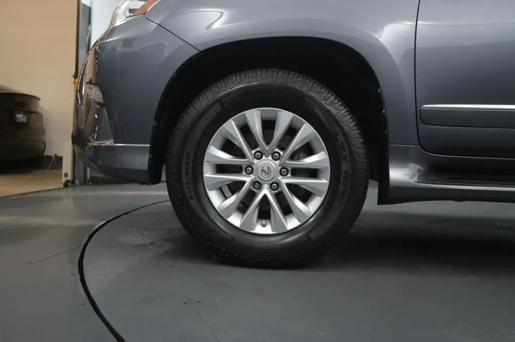 Lexus GX photo 10