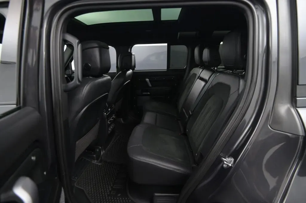 Land Rover Defender photo 47