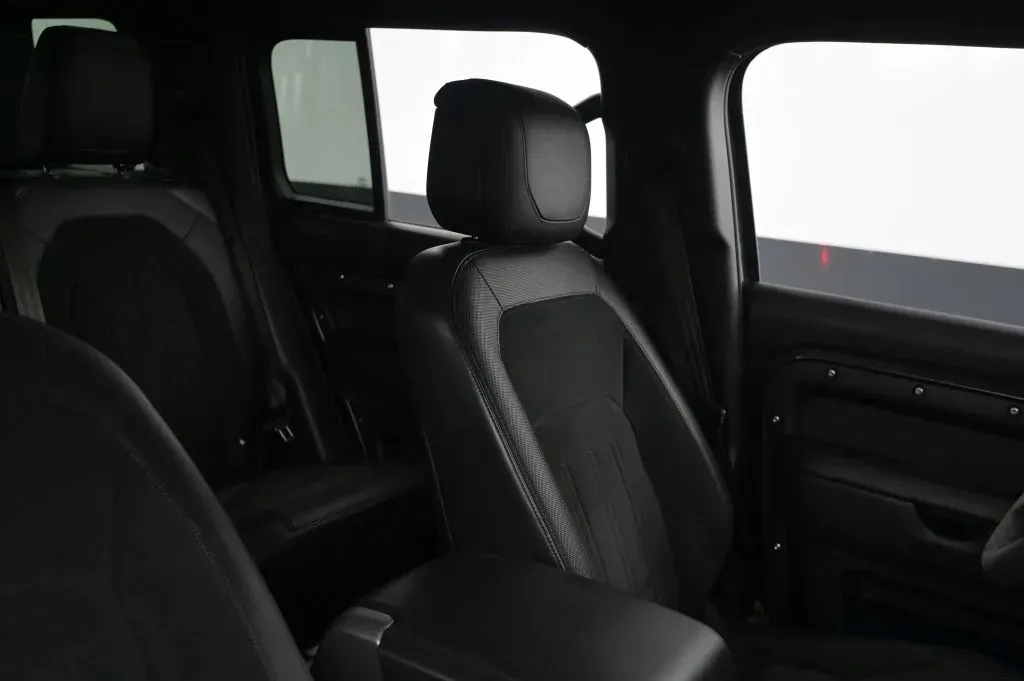 Land Rover Defender photo 58