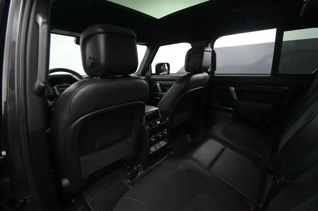 Land Rover Defender photo 48