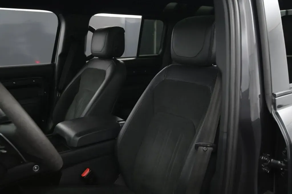 Land Rover Defender photo 45