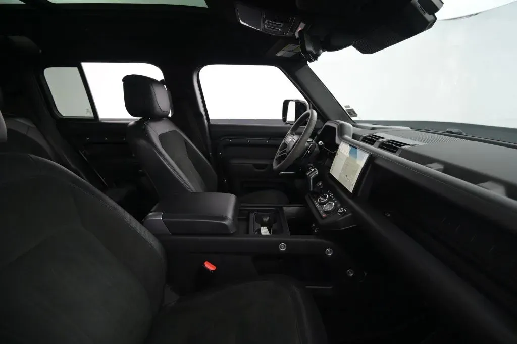 Land Rover Defender photo 56