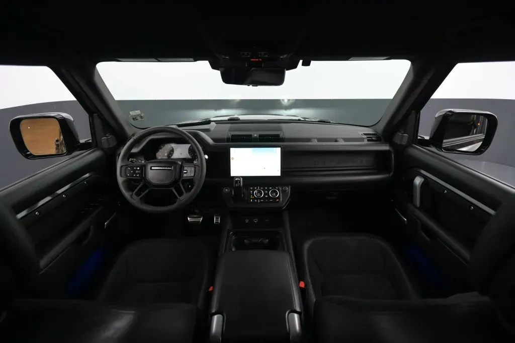 Land Rover Defender photo 35