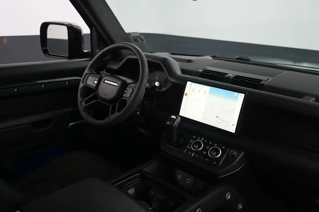 Land Rover Defender photo 55