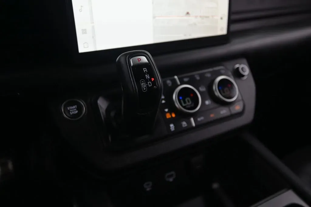 Land Rover Defender photo 31