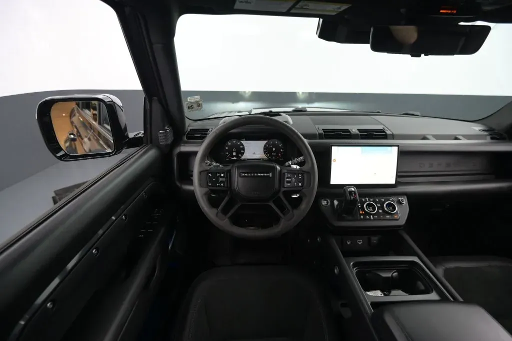 Land Rover Defender photo 40