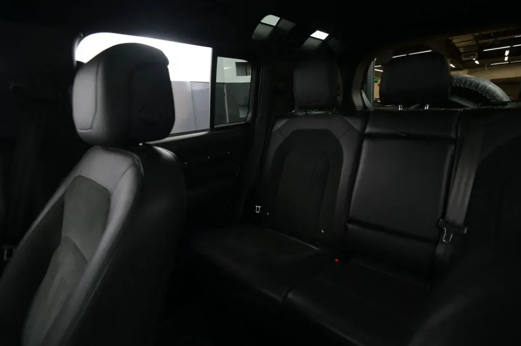 Land Rover Defender photo 46