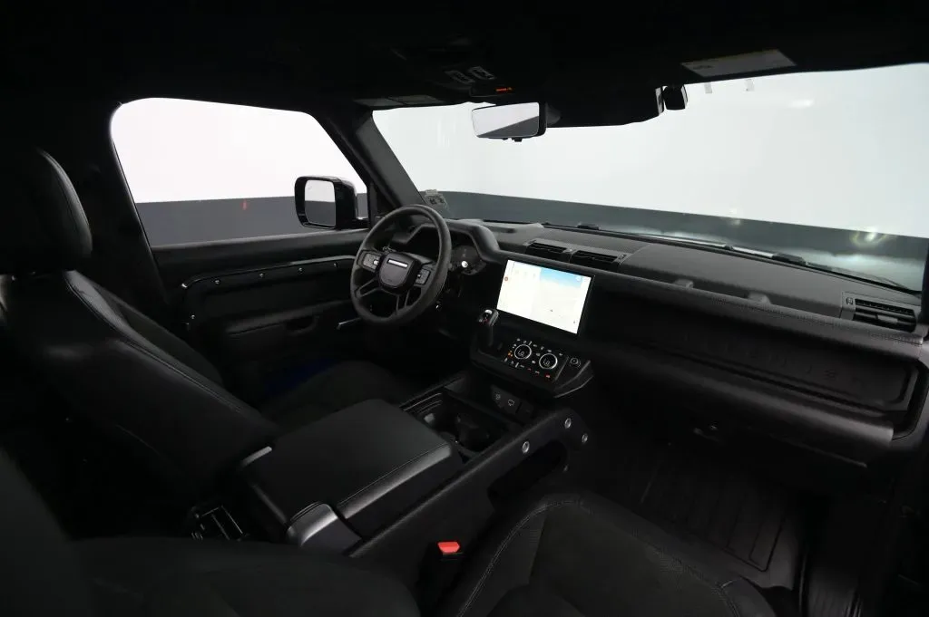 Land Rover Defender photo 54