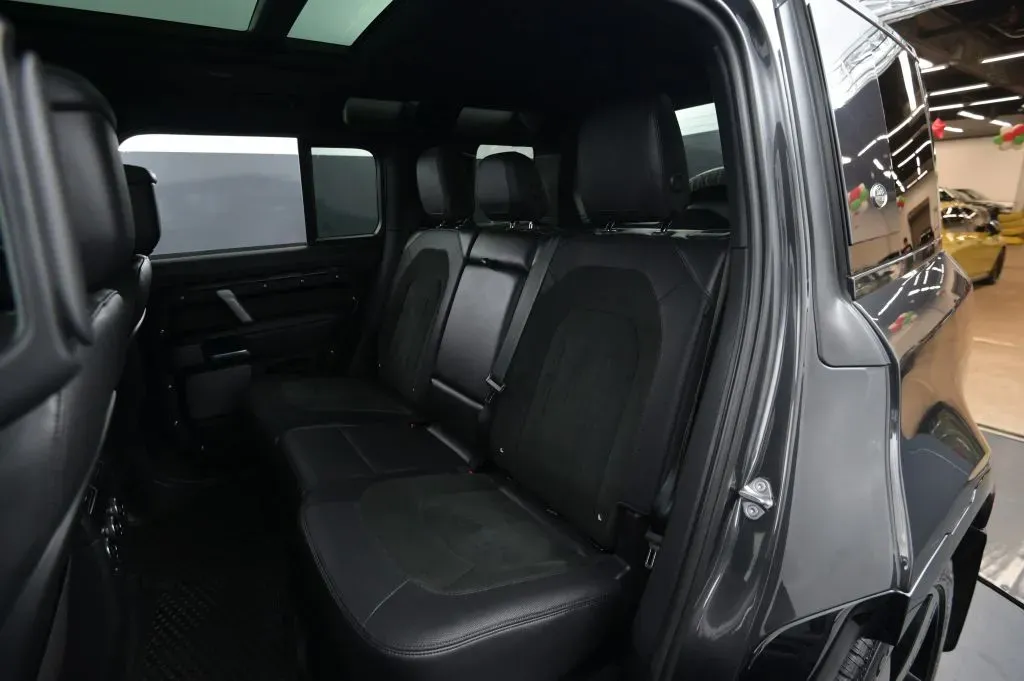 Land Rover Defender photo 50