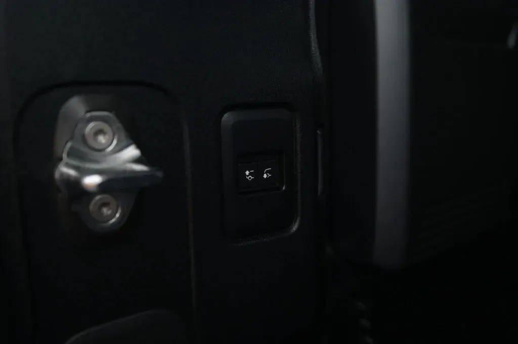 Land Rover Defender photo 52