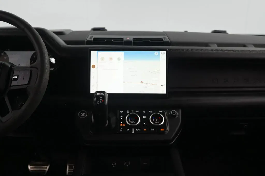 Land Rover Defender photo 37