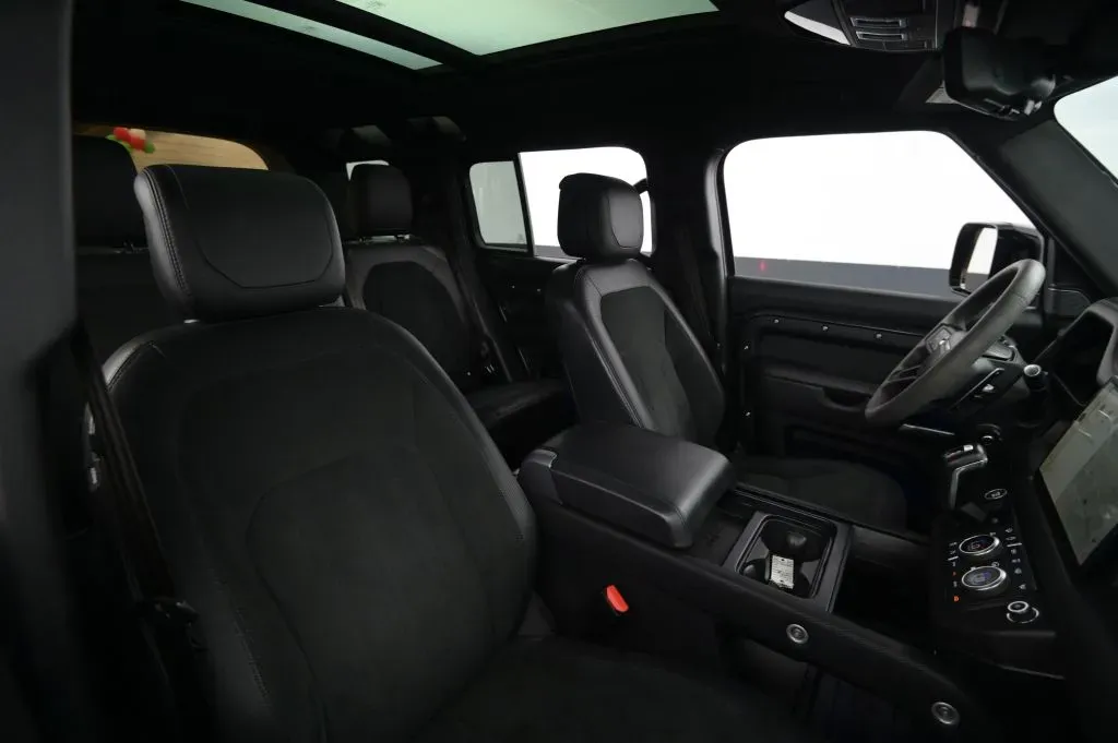 Land Rover Defender photo 57