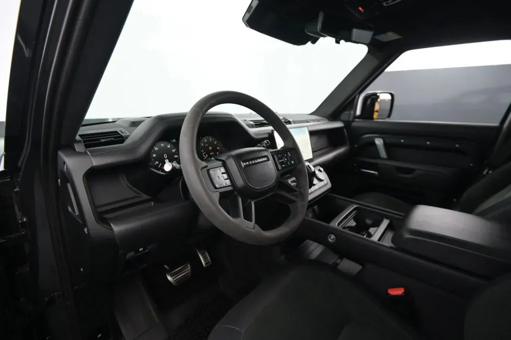 Land Rover Defender photo 43