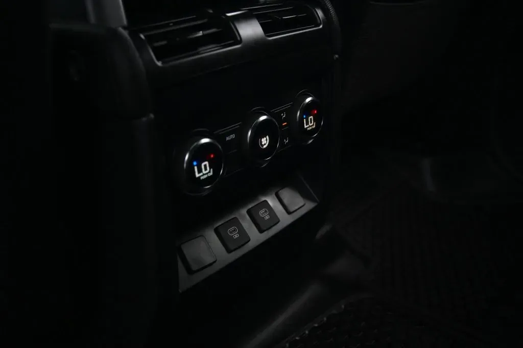 Land Rover Defender photo 49