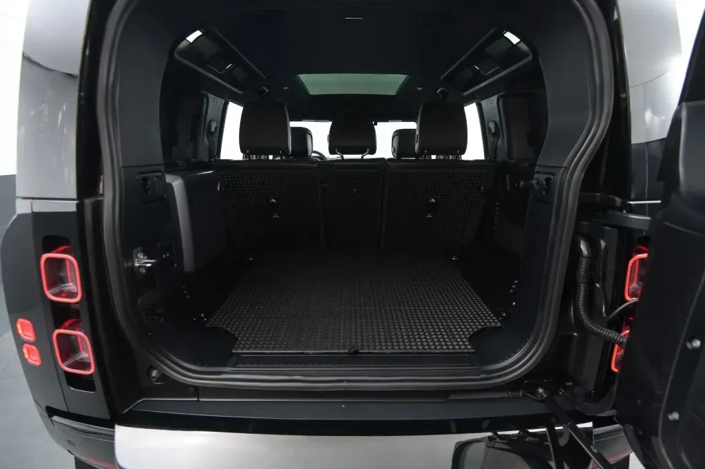 Land Rover Defender photo 51