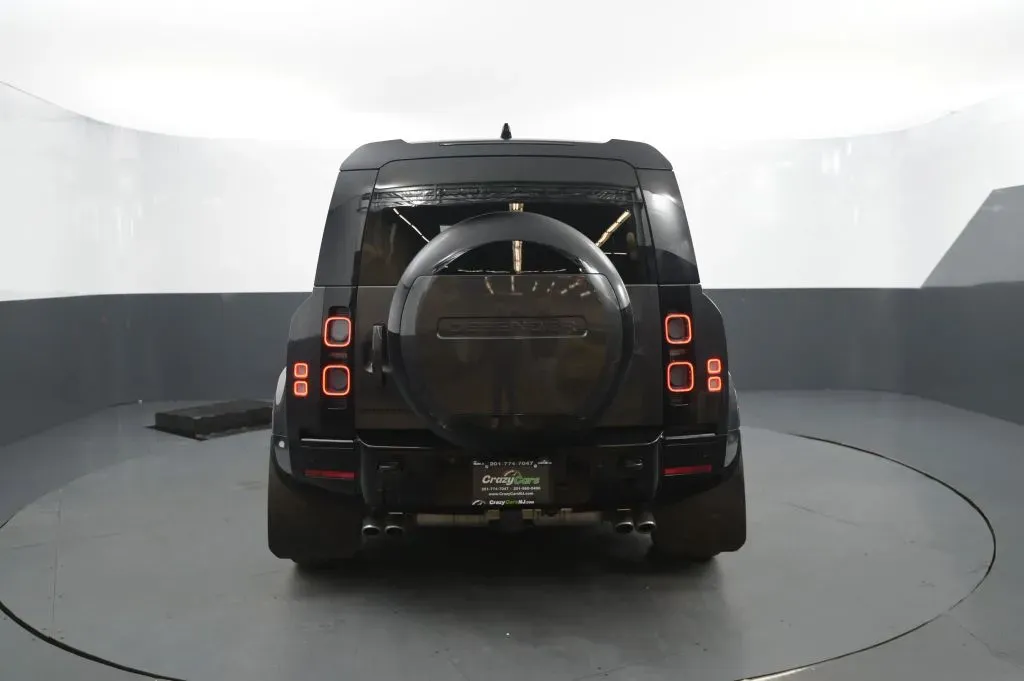 Land Rover Defender photo 4