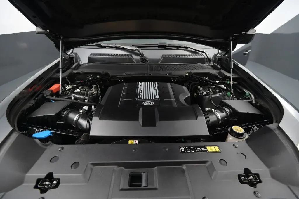Land Rover Defender photo 21