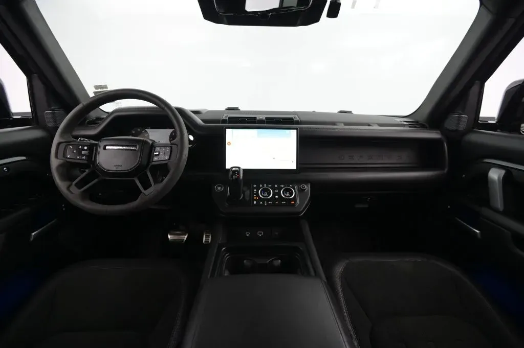 Land Rover Defender photo 36