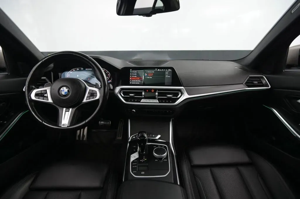 BMW 3 Series photo 32