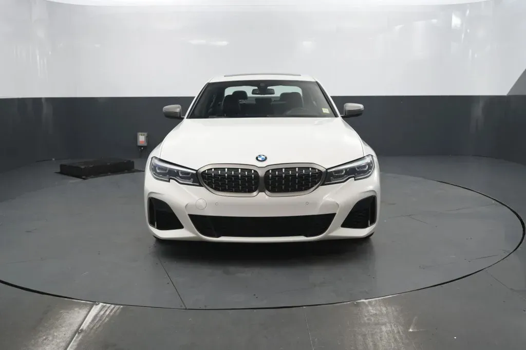 BMW 3 Series photo 9