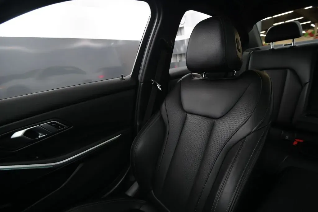 BMW 3 Series photo 30