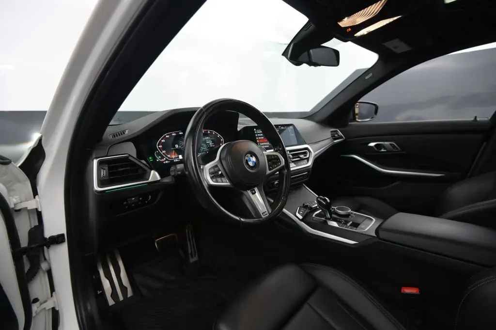 BMW 3 Series photo 40