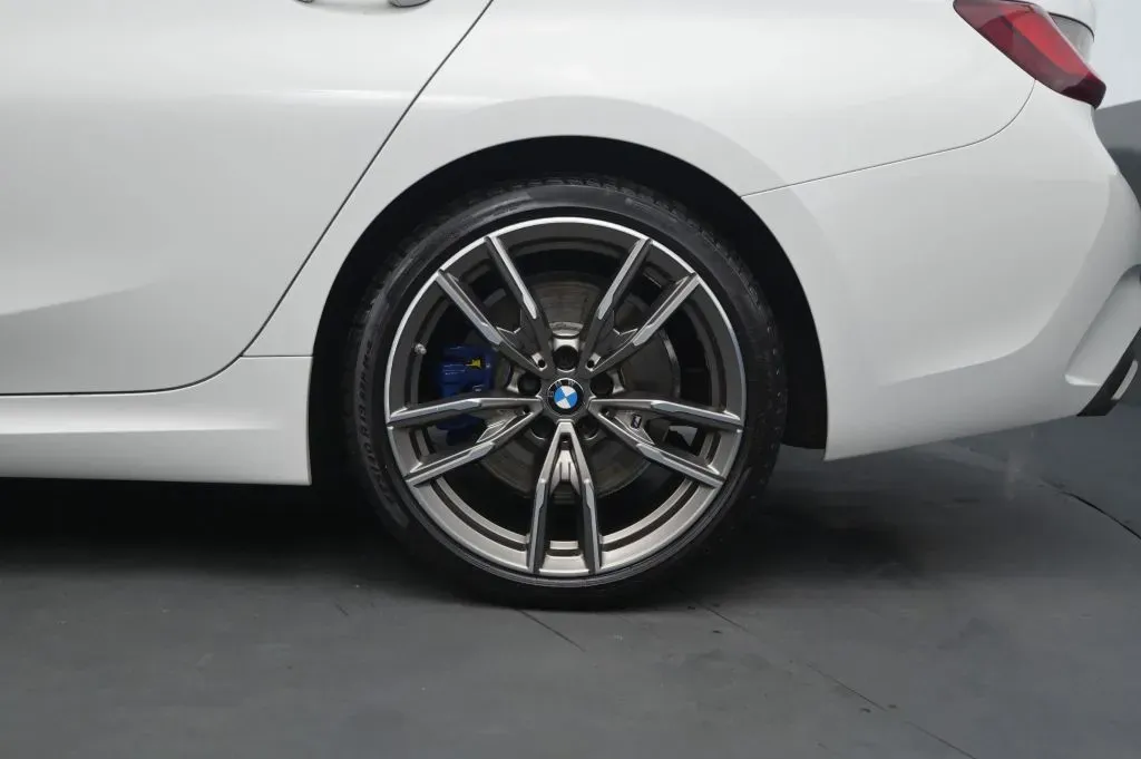 BMW 3 Series photo 15