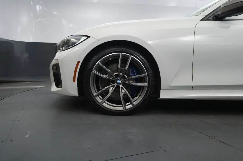 BMW 3 Series photo 10