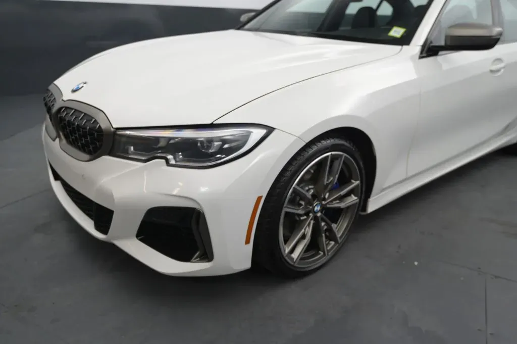 BMW 3 Series photo 8