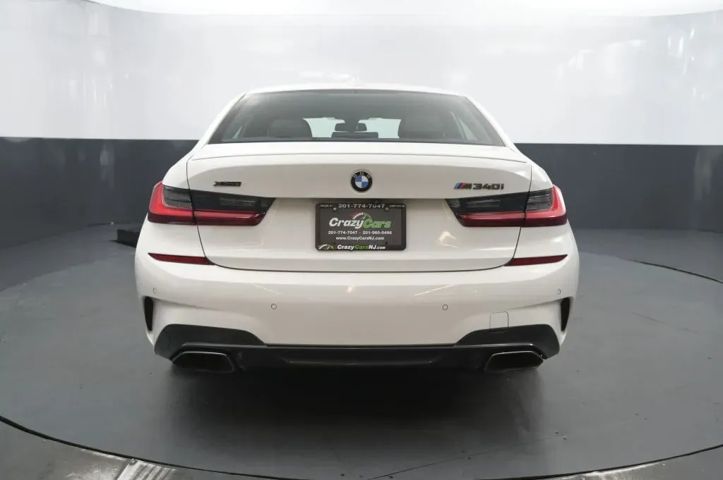 BMW 3 Series photo 4