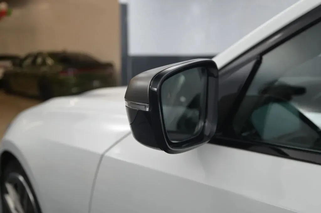 BMW 3 Series photo 13