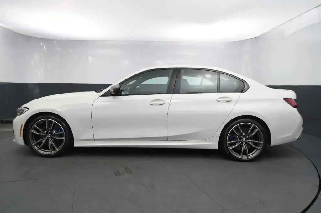BMW 3 Series photo 2